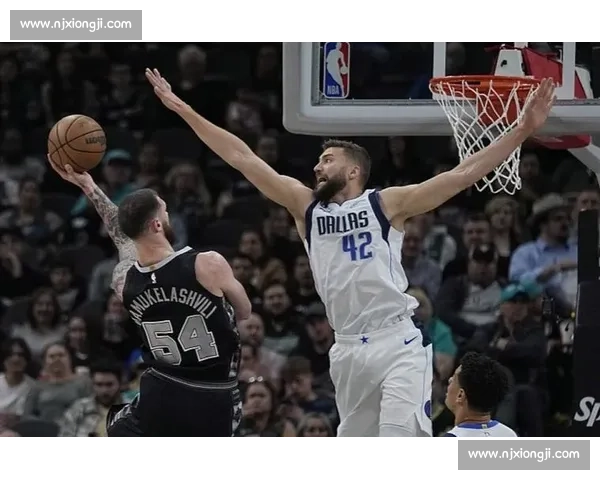 文班 40+15 率马刺逆袭！独行侠季后赛前景蒙阴影