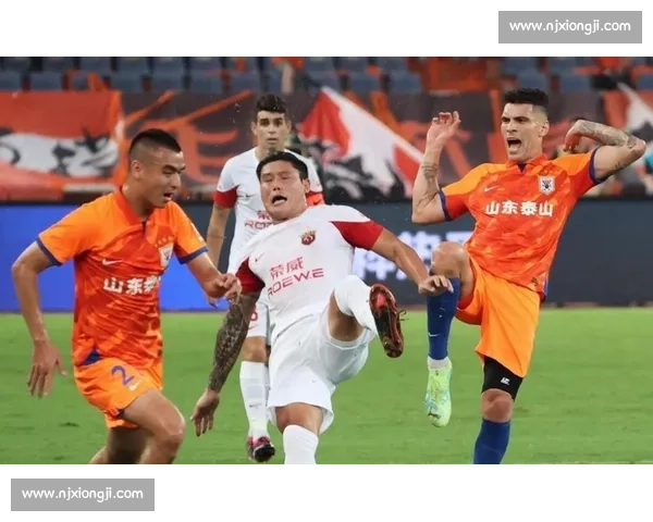 恒大不敌上港赛果揭晓中超争冠格局再起波澜引热议焦点战解析