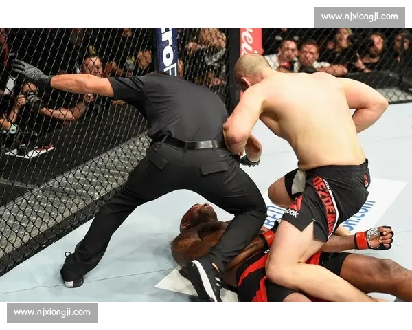 科米尔对决琼斯一番战揭示轻重量级王座恩怨起点与时代碰撞的巅峰序章